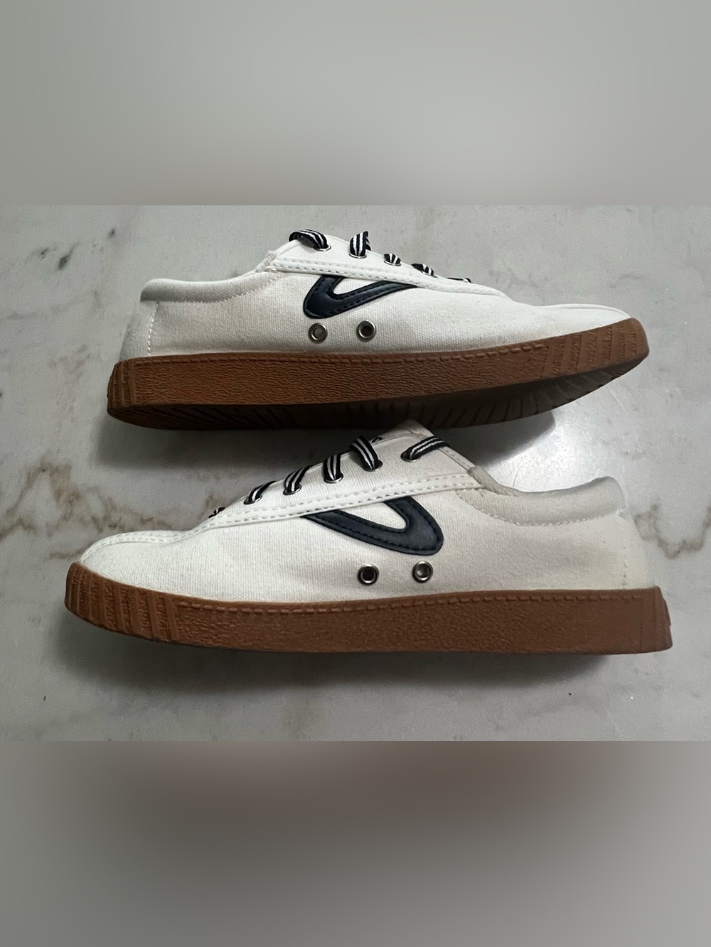 Tretorn Shoes Womens 8.5 Nylite Low Top Sneakers White Canvas Lace Up Casual